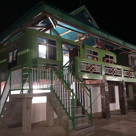 Dua Putri Komodo Homestay Dış mekan fotoğraf