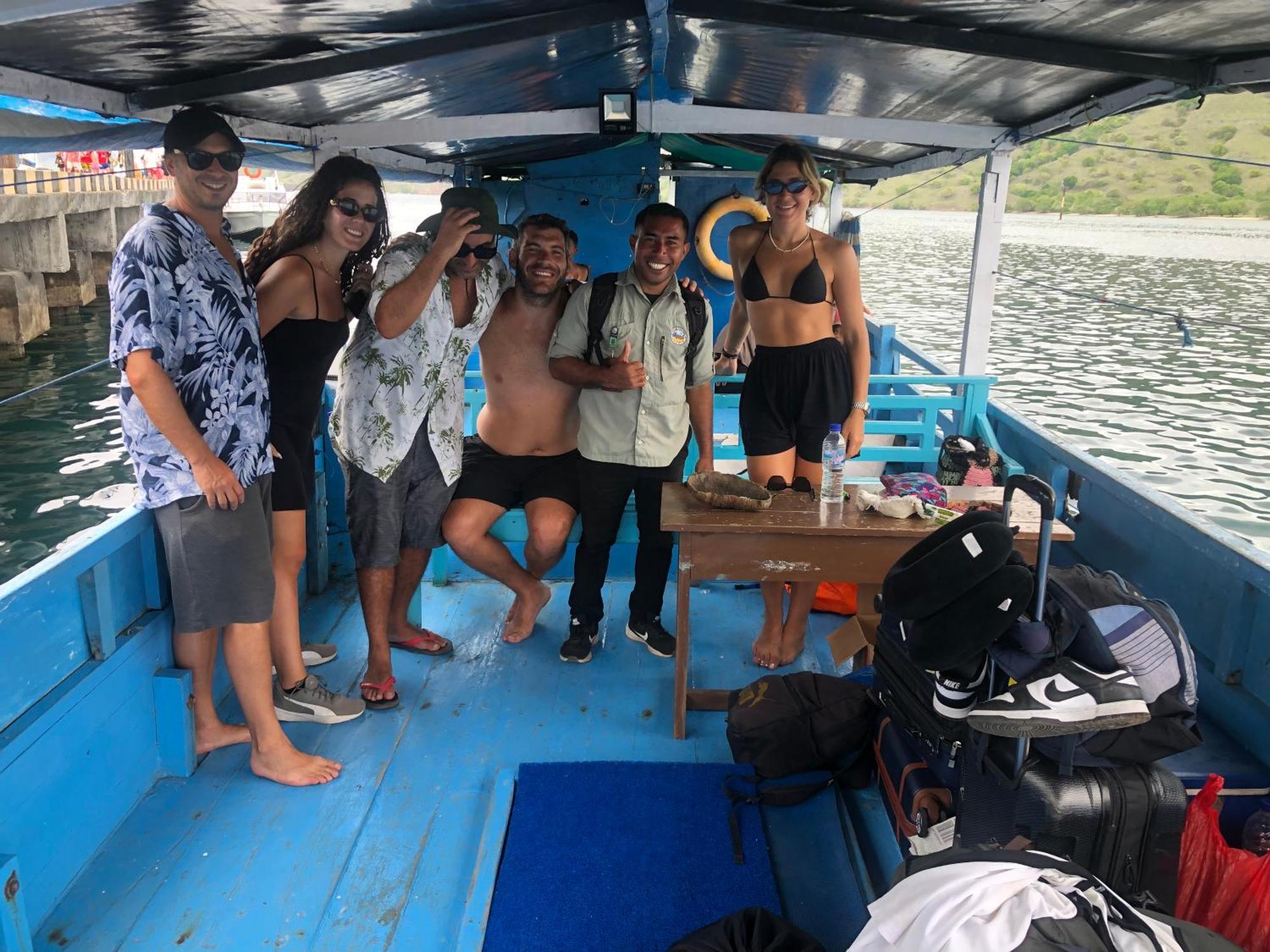 Dua Putri Komodo Homestay Dış mekan fotoğraf