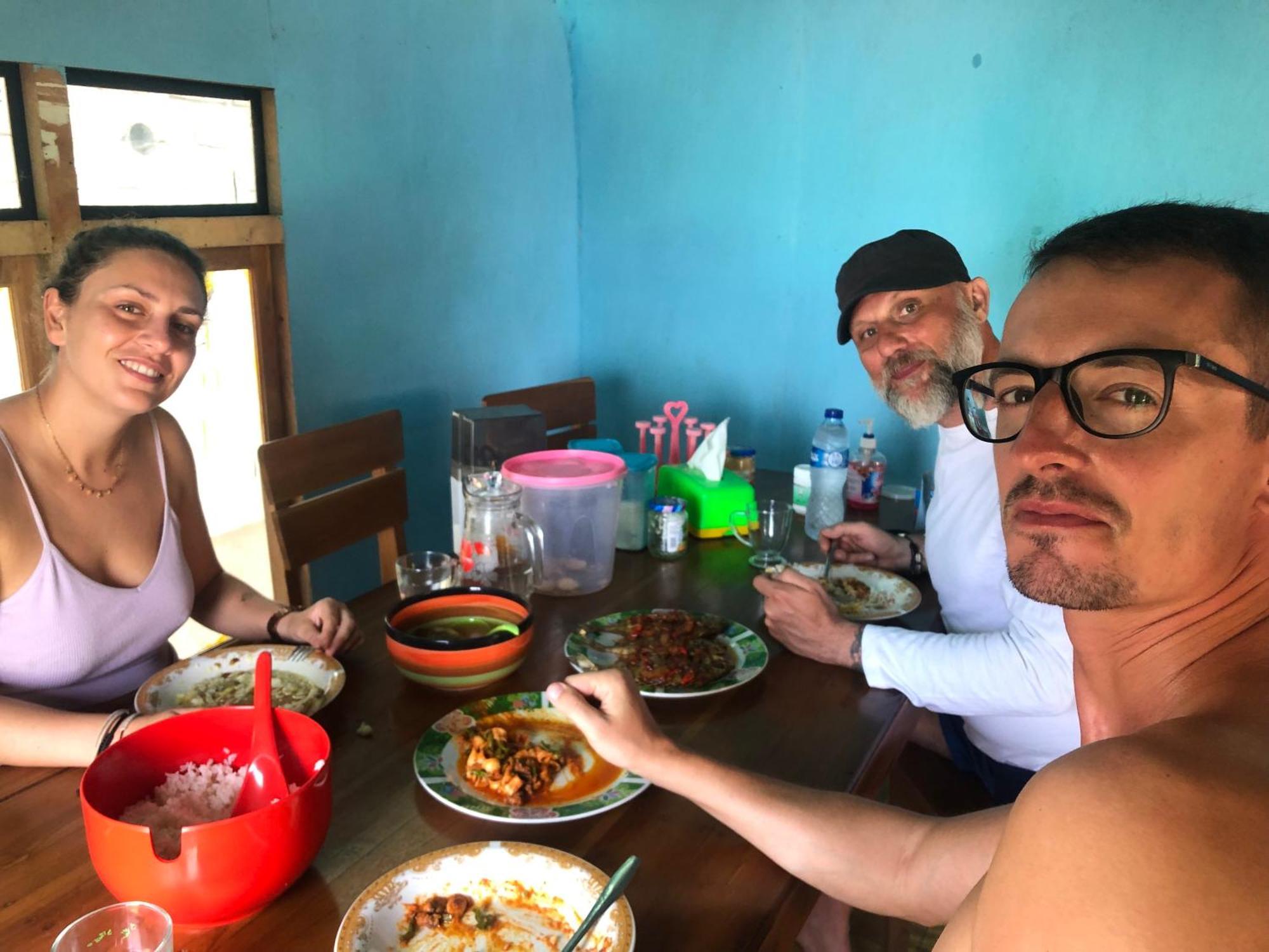 Dua Putri Komodo Homestay Dış mekan fotoğraf