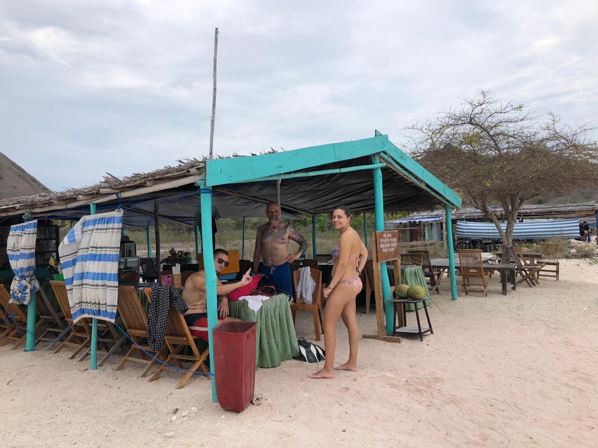 Dua Putri Komodo Homestay Dış mekan fotoğraf