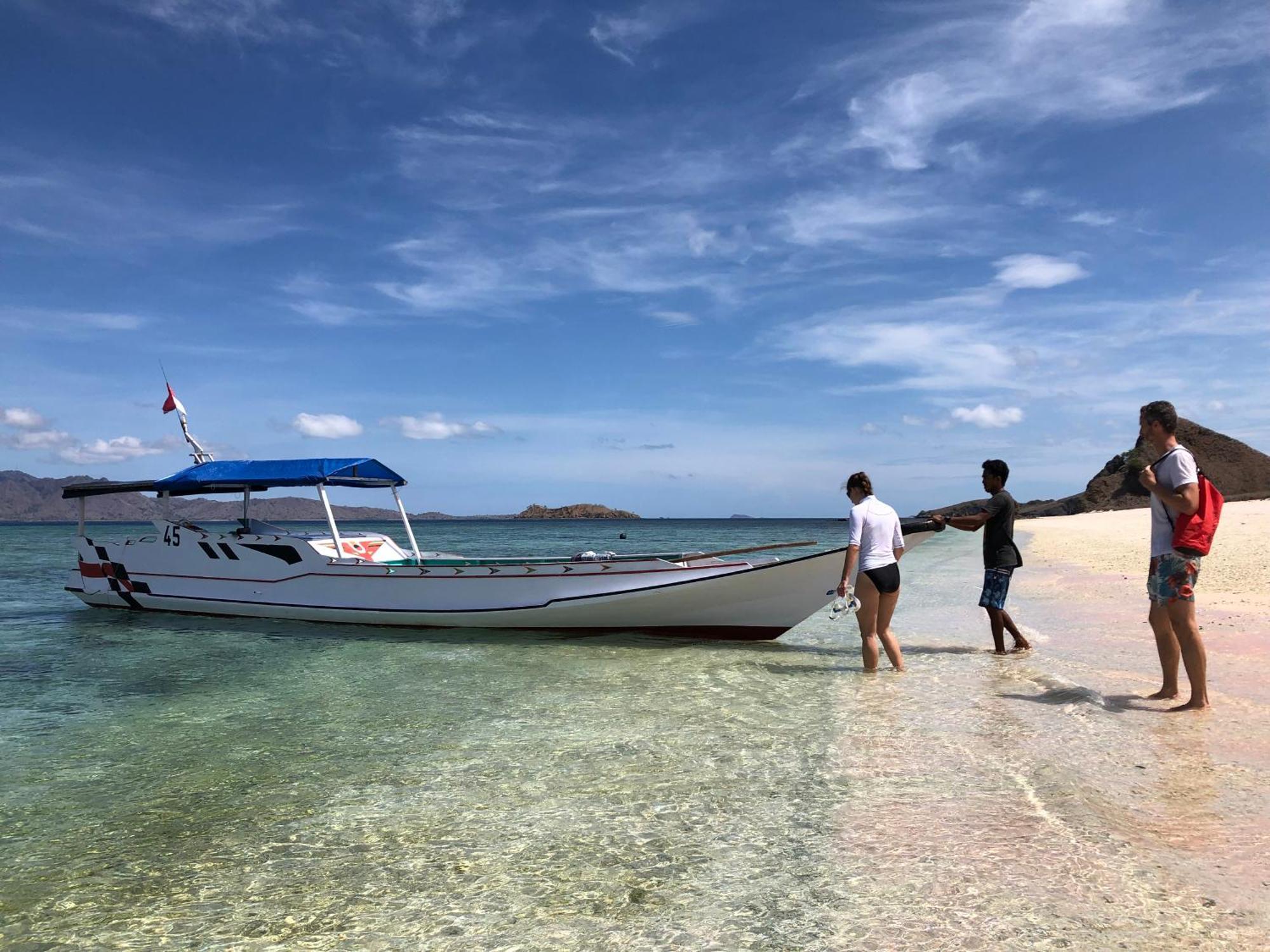 Dua Putri Komodo Homestay Dış mekan fotoğraf