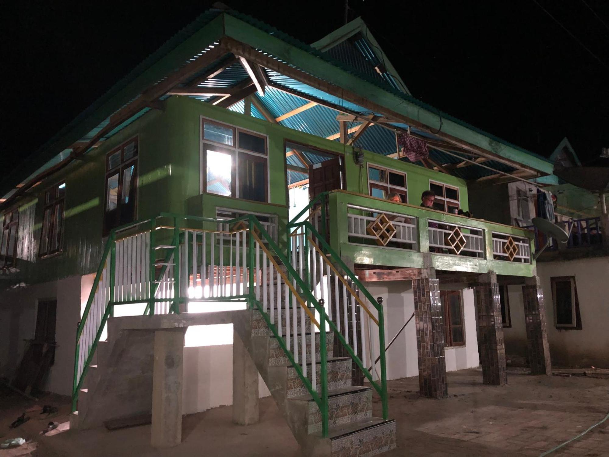 Dua Putri Komodo Homestay Dış mekan fotoğraf